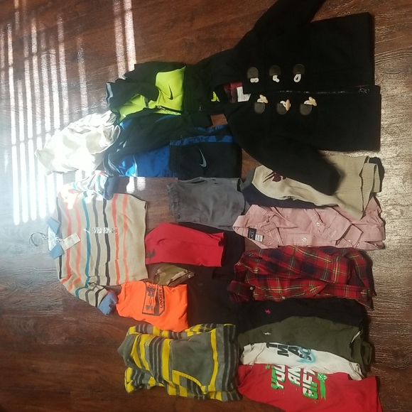 Toddler clothes - Picture 1 of 8